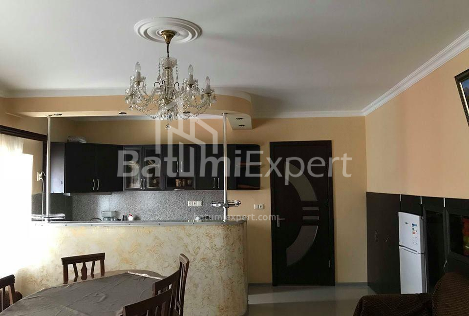 ბინა 68 კვ/მ - დავით აღმაშენებელი, Batumi, საქართველო