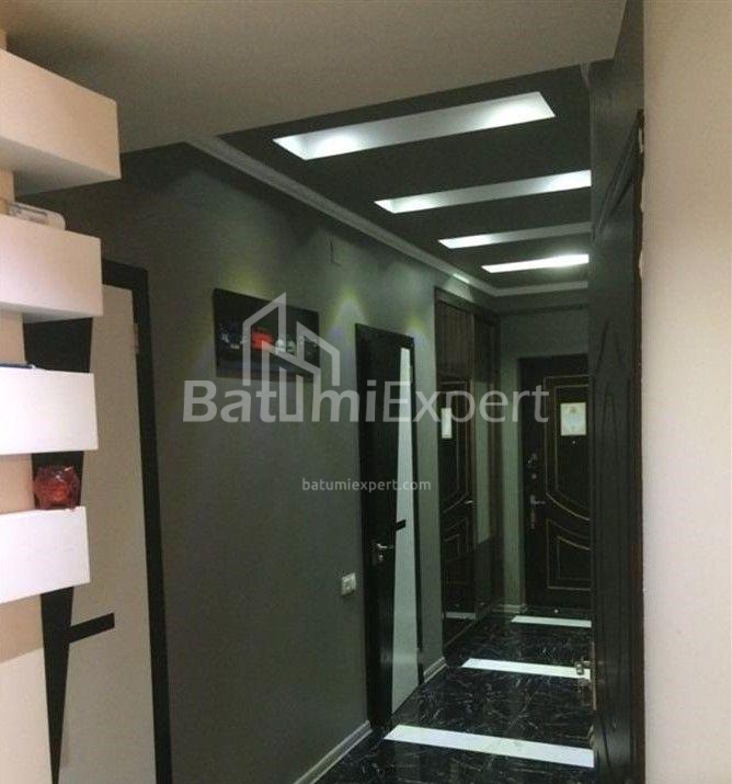 ბინა 107 კვ/მ - შერიფ ხიმშიაშვილი, Batumi, საქართველო