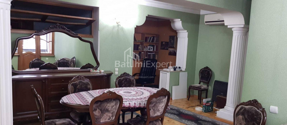 ბინა 90 კვ/მ - ვახტანგ გორგასალი, Batumi, საქართველო