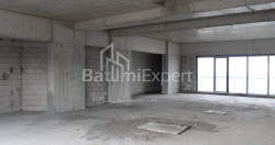 ბინა 2-ოთახი 173.7 კვ.მ - ლეხი და მარია კაჩინსკი, Batumi