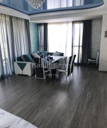 ბინა 90 კვ/მ - იურიევსკაია, Batumi, საქართველო